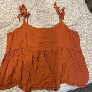 Woman’s old navy tank top